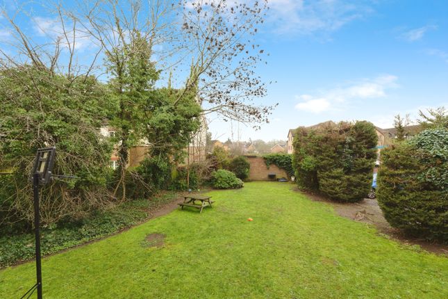 5a Petersen Court, Lower Road, Loughton photo 3