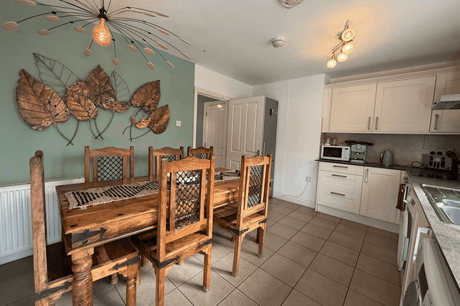 53 Queen Margarets Road, Coventry photo 4