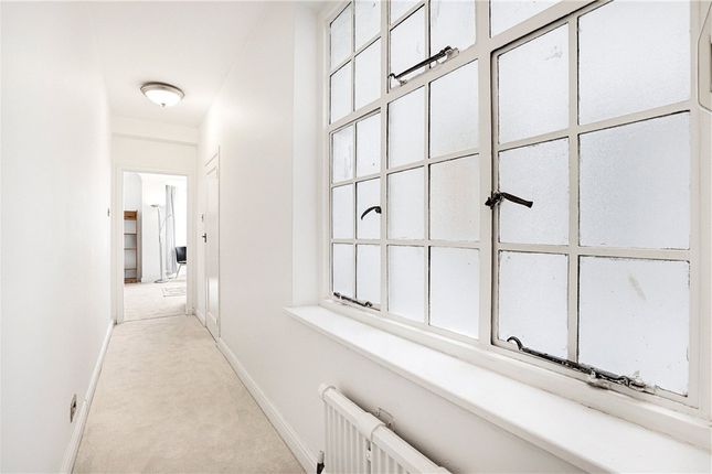 14,, Donovan Court, London photo 4