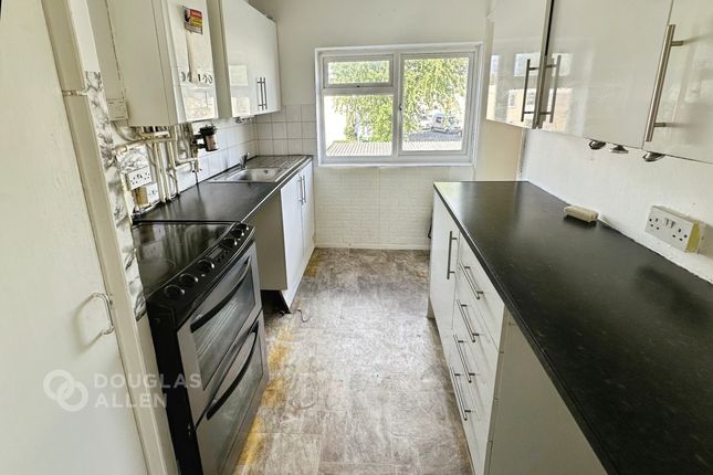 34, The Gore, Basildon photo 4
