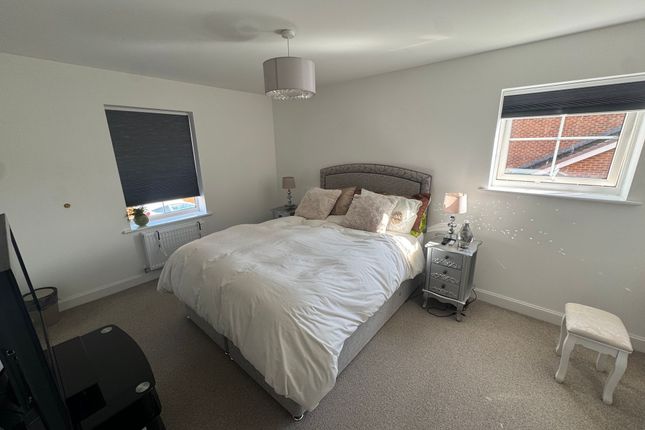 24 Bedivere Road, Crawley photo 5