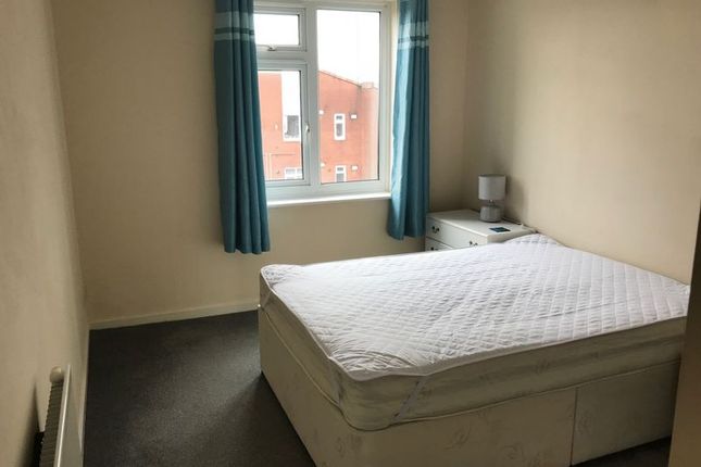 Flat to rent in Delbury Court, Hollinswood, Telford