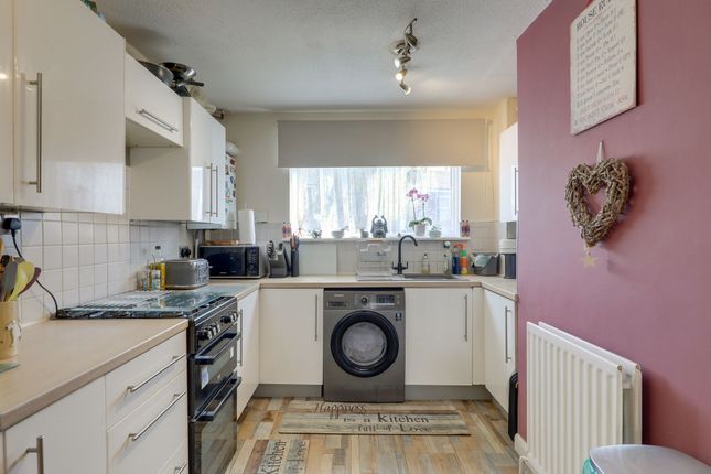 23 Lockwood Close, London photo 4