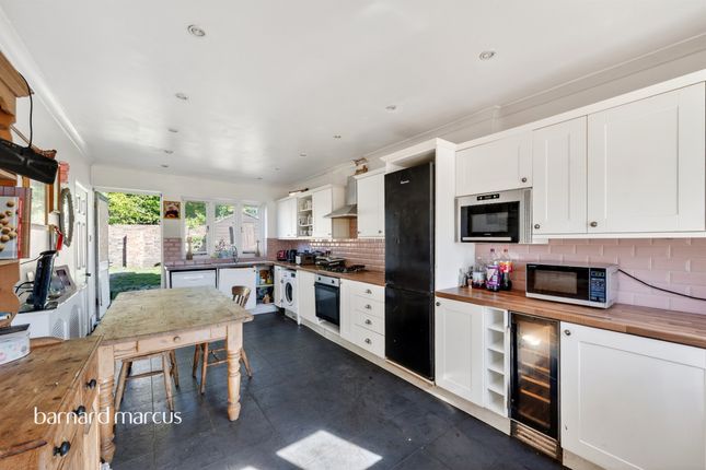Queen Anne Cottage, Woodcote Road, Epsom photo 4
