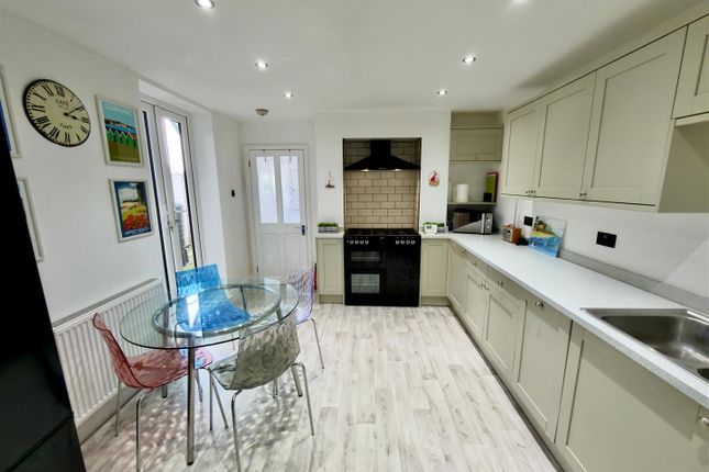 1, Ardfern, Gate Lane, Freshwater photo 3
