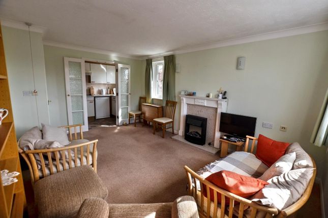 33, Albion Court, Northampton photo 3