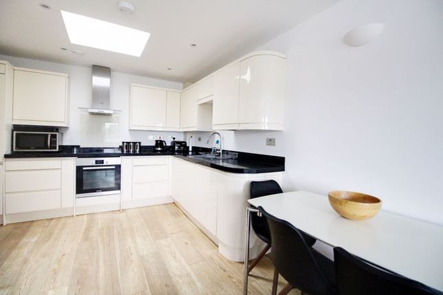 Flat 11 Bridge House, Station Road, Cuffley photo 3