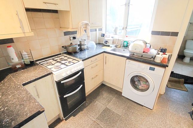 Flat for sale in Whitton Avenue West, Northolt