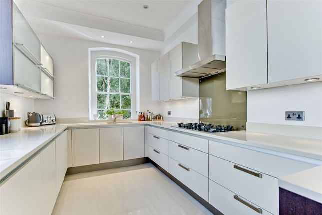 3 Benfleet Hall, 23, Green Lane, Surrey photo 4