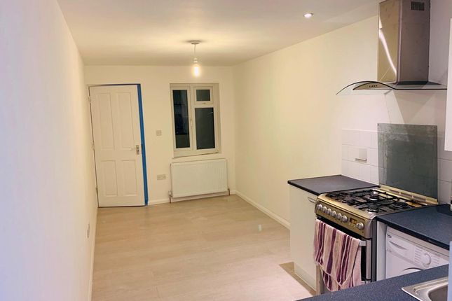 64, Gresham Drive, Romford photo 4