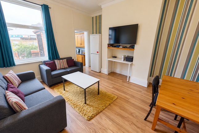 5-bed terraced on 13 Pearson Terrace, Leeds, £2,903/mo