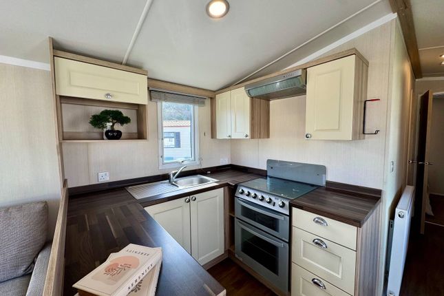 28, Whalley Villa Holiday Park, Whalley Lane, Blackpool photo 4