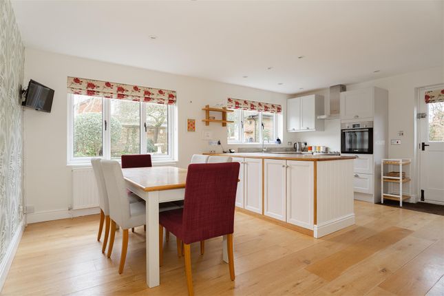 1, Clerks Croft, Bletchingley photo 2