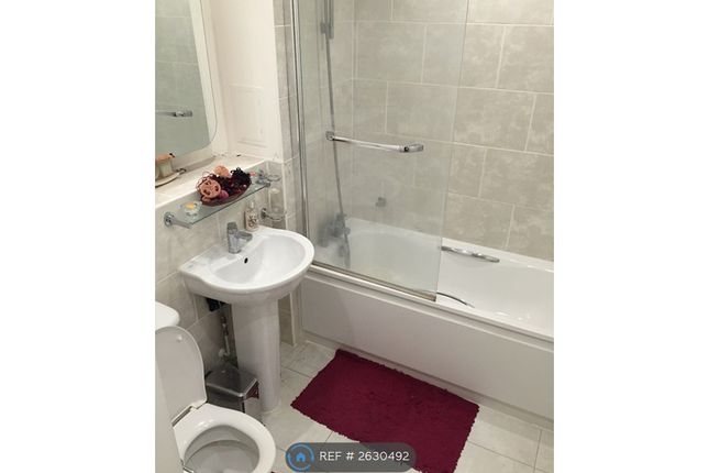 Apartment, Whitestone Way, Croydon photo 4