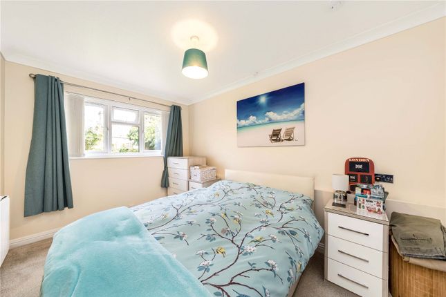 Flat for sale in Clarence Lane, London