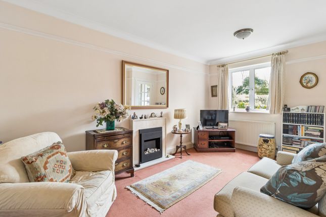 19 Thornhill Close, Amersham photo 2