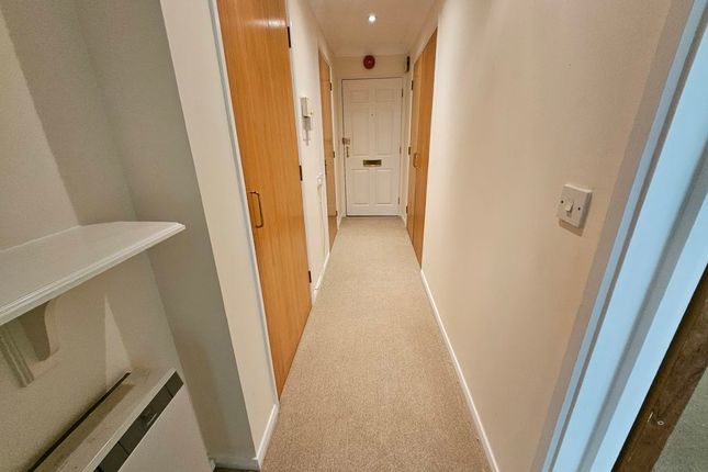 109 Hertswood Court, Hillside Gardens, Barnet photo 4