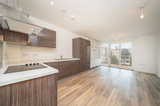 Flat 28, Concord Court, Palladian Gardens, London photo 2