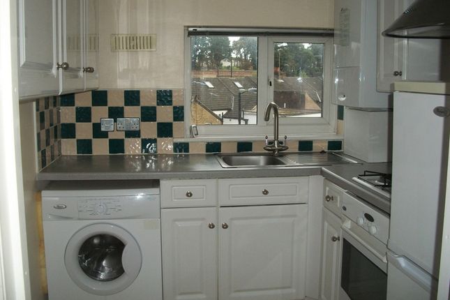 23B, Chipstead Valley Road, Coulsdon photo 2