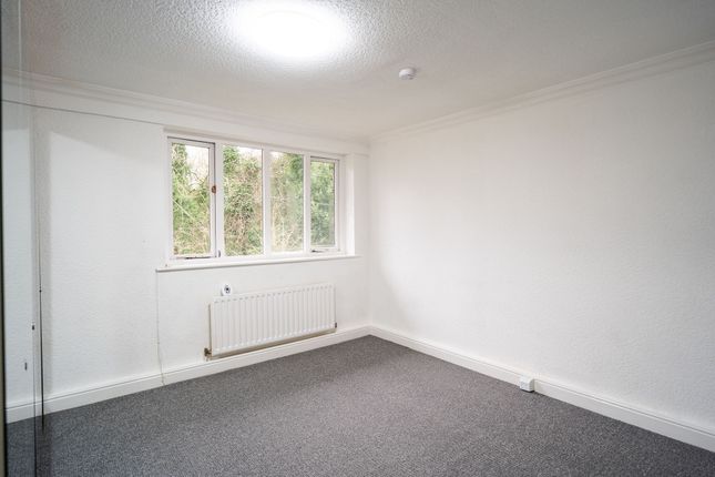 Flat for sale in Woodhall Park, Northowram
