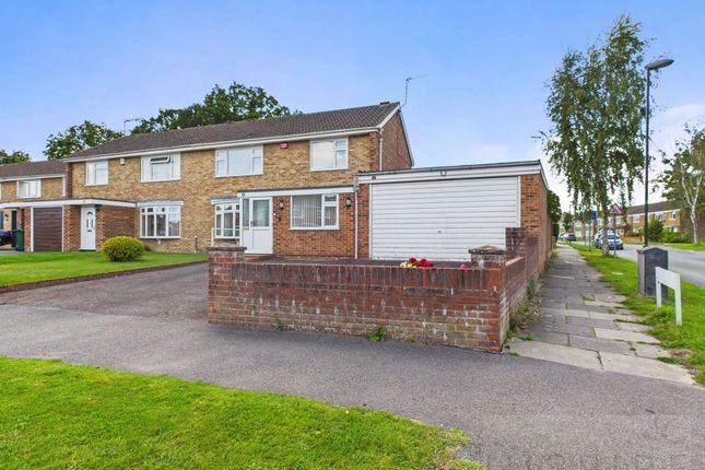 29 Greenacres, Crawley photo 2