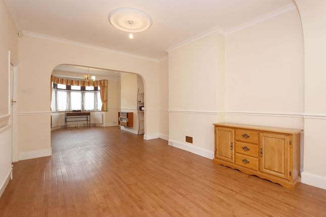 10, Campbell Avenue, Barkingside photo 2