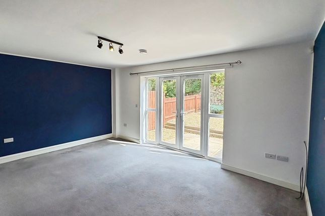 21, Hawthorn Close, Keighley photo 3