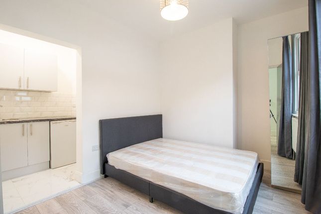 Thumbnail Studio to rent in Camden High Street, London