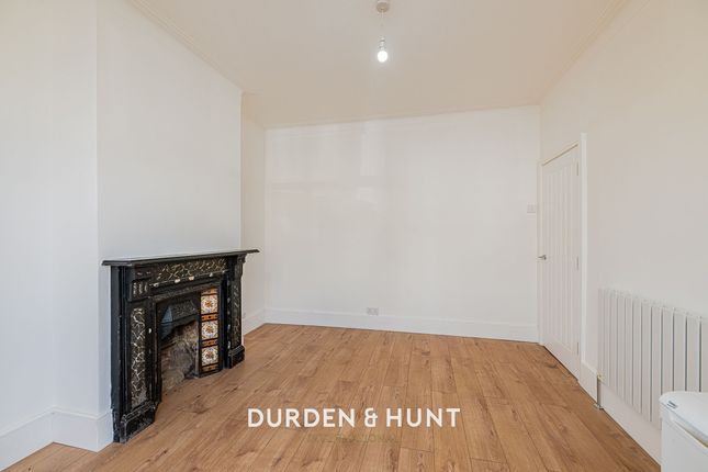 83 Hatherley Road, London photo 4