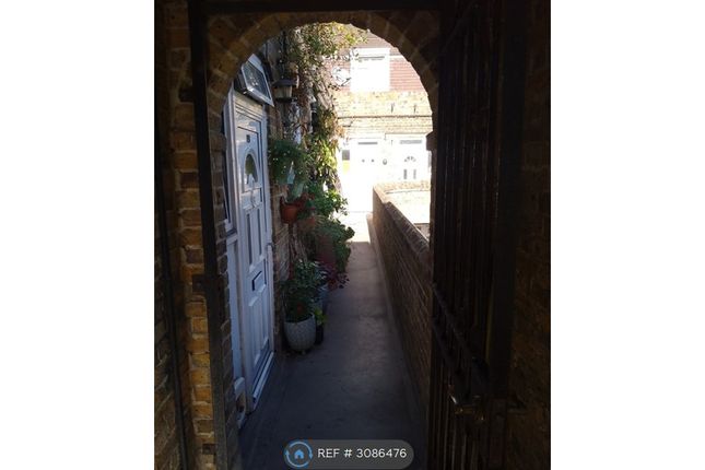 Vancouver House Reardon Path, London photo 2