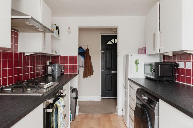 Flat for sale in Atherfield Road, Reigate