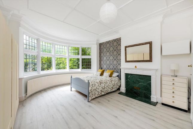 Garden A 24, Great North Road, London photo 2