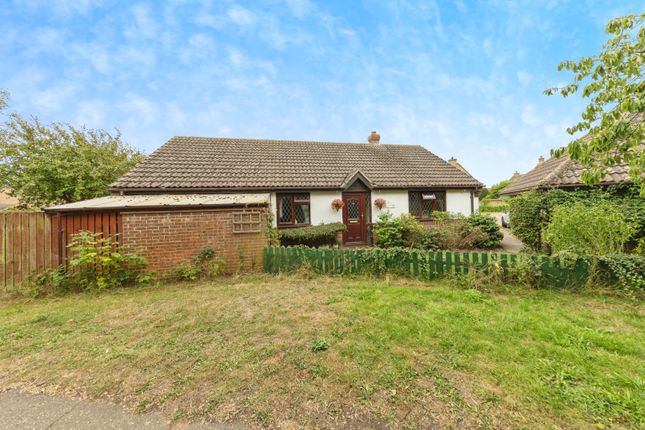 8, Capel Park, Frinton-on-Sea photo 2