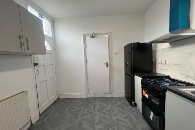 2, Francis Street, Luton photo 3
