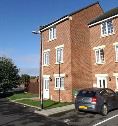 Town house for sale in Chancel Road, Wakefield