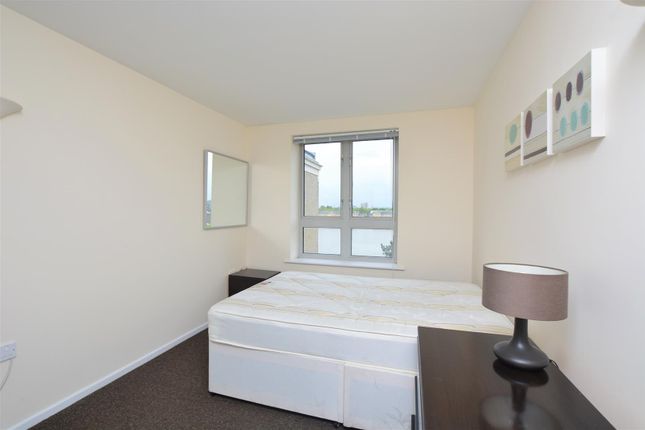 2 bed flat to rent in Ionian Building, London E14