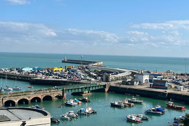 Flat for sale in High Point, The Parade, Folkestone, Kent