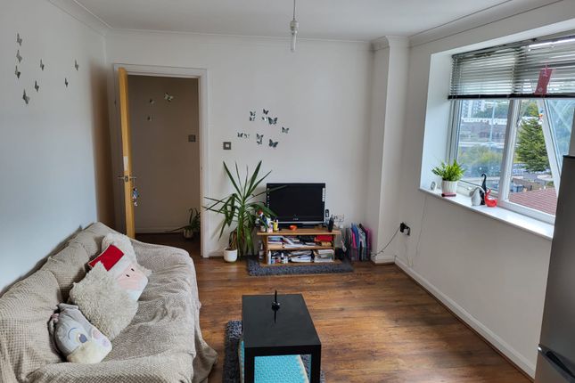 Flat for sale in Park Street, Luton