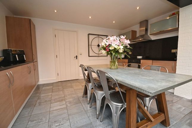 3, Barberry Court, Barnsley photo 2