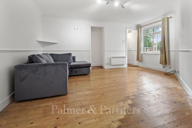 308, Dale Close, Colchester photo 3
