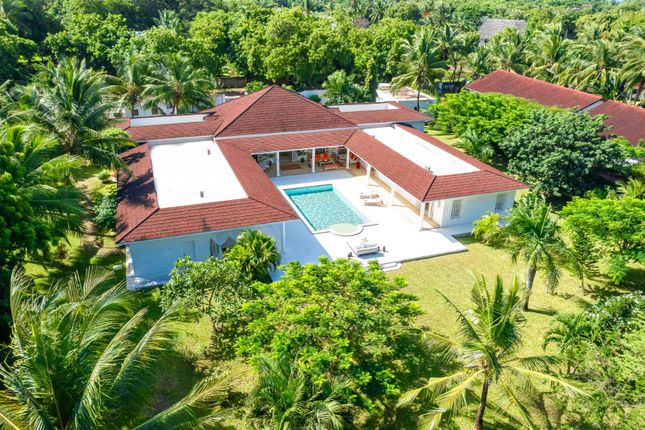Thumbnail Villa for sale in Casuarina Road, Malindi