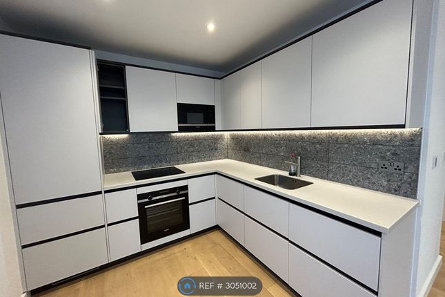 Flat  Broxburn House, Gordon Road, London photo 4