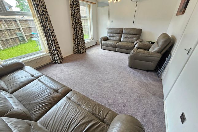 38, Pheasant Drive, Manchester photo 3