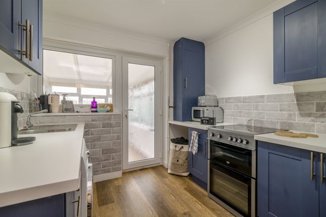 18, Oak Close, Bulwark, Chepstow photo 2