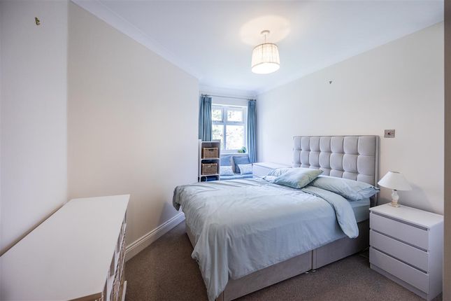 19, Wren Court, Warlingham photo 4