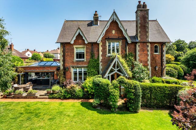 Cedar House, Dorking photo 4