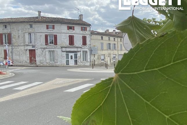 Thumbnail Villa for sale in Jarnac, Charente, Nouvelle-Aquitaine