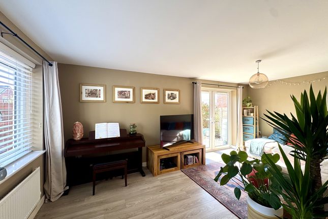 14 Warren Way, SHERBORNE photo 2