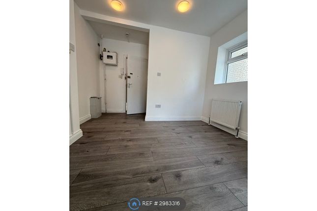 Flat, A Easthill Wandsworth, London photo 2