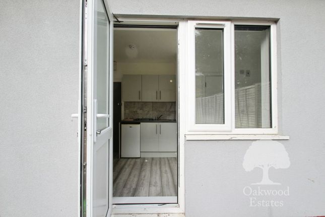 Rowan Road, West Drayton photo 3